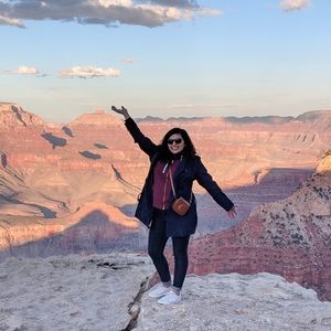 Meet your posher, Mayra